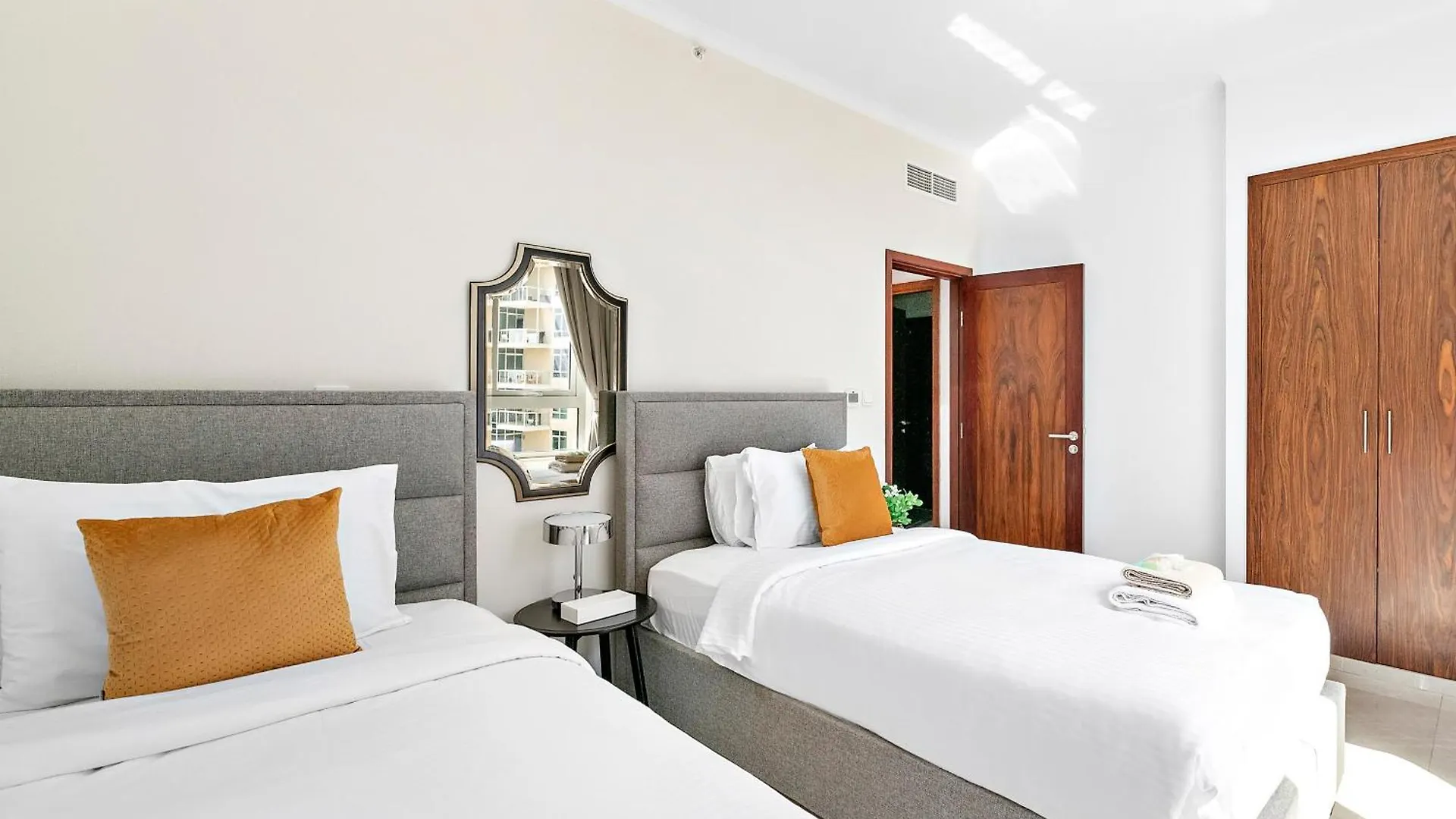 アパート Sophisticated 2Bedroom-Burj Khalifa & Fountain Vie ドバイ